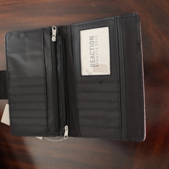 NWT-Reaction Kenneth Cole Back Pack & Wallet Set - Picture 16 of 17